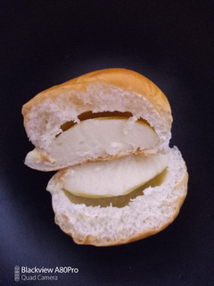 「ヤマザキ 薄皮 バニラクリームパン 袋5個」のクチコミ画像 by ゆるりむさん