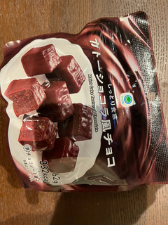 「ファミリーマート しっとり食感ガトーショコラ風チョコ」のクチコミ画像 by chan-manaさん
