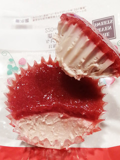 「セブン-イレブン 甘酸っぱい苺とルビーチョコの濃厚テリーヌ」のクチコミ画像 by とくめぐさん