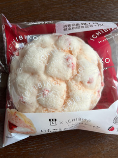 「ローソン ICHIBIKO いちごミルクメロンパン」のクチコミ画像 by chan-manaさん