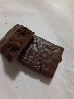 「有楽製菓 ブラックサンダー PREMIUM しっとり深みガトーショコラ 1個」のクチコミ画像 by もこもこもっちさん