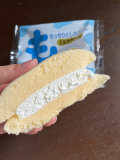 「ヤマザキ もっちりとしたスフレ ミルククリーム 1個」のクチコミ画像 by chan-manaさん