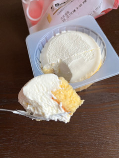 「ローソン Uchi Cafe’ 盛りすぎ！プレミアムロールケーキ」のクチコミ画像 by chan-manaさん