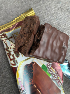 「有楽製菓 ブラックサンダー PREMIUM しっとり深みガトーショコラ 1個」のクチコミ画像 by もんペチさん