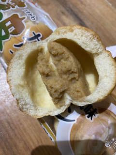「ヤマザキ 薄皮 カフェラテ風味クリームパン 袋4個」のクチコミ画像 by もんペチさん