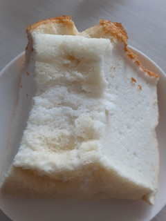 「すぎうらベーカリー お米のシフォンケーキ まっ白」のクチコミ画像 by もこもこもっちさん
