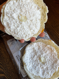 「ローソン チーズメロンパン ホイップ＆チーズクリーム」のクチコミ画像 by SALTさん