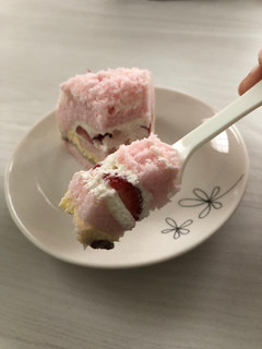 「銀座コージーコーナー さくらのケーキ」のクチコミ画像 by こつめかわうそさん