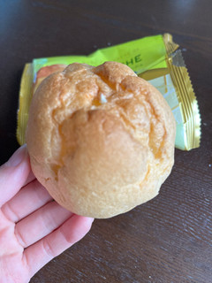 「モンテール 小さな洋菓子店 シューアラクレーム・ピスターシュ」のクチコミ画像 by chan-manaさん
