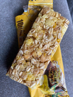 「神戸物産 シリアルバー バナナ 袋40g」のクチコミ画像 by もんペチさん