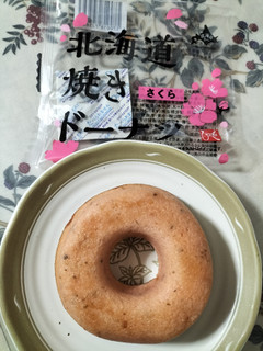「もへじ 北海道から 北海道焼きドーナツ さくら 1個」のクチコミ画像 by コマメのグルメさん