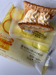「ローソン Uchi Cafe’ さくさくバターパイサンド」のクチコミ画像 by ドライマンさん