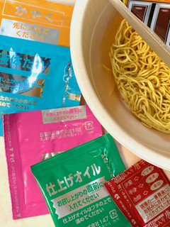 「日清食品 完全メシ 日清焼そばU.F.O. 濃い濃い汁なし担々麺 カップ128g」のクチコミ画像 by めりけんさん