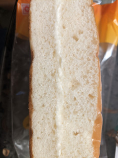 「ヤマザキ ふわふわ牛乳入りパン はちみつバター 袋1個」のクチコミ画像 by ゅぃぽんさん