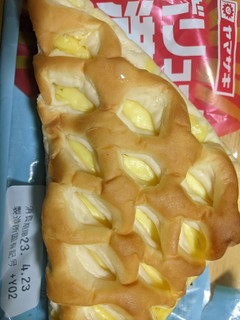 「ヤマザキ ボリューム満点 大きなチーズクリームパン 1個」のクチコミ画像 by ゅぃぽんさん