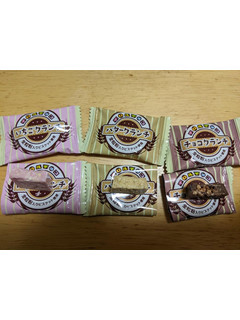 「チロル 3種のチョコレートクランチ 102g」のクチコミ画像 by ゅぃぽんさん