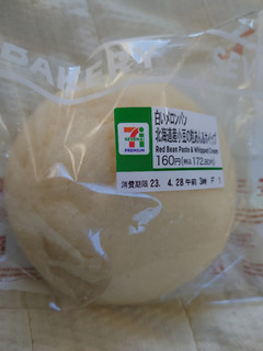 「セブン-イレブン 白いメロンパン北海道産小豆の粒あんホイップ」のクチコミ画像 by がやきたさん