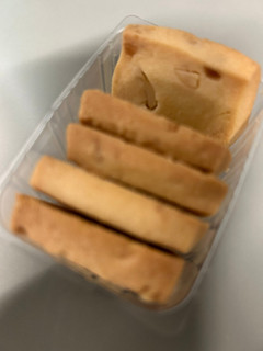 「セブン-イレブン セブンカフェ 発酵バター香る ピスタチオクッキー 袋5枚」のクチコミ画像 by ドライマンさん