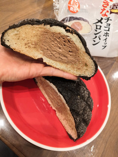 「ヤマザキ 大きなチョコホイップメロンパン 袋1個」のクチコミ画像 by しぃもぐさん