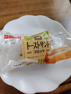 「イトーパン トーストサンド コロッケ 袋1個」のクチコミ画像 by モモコさん