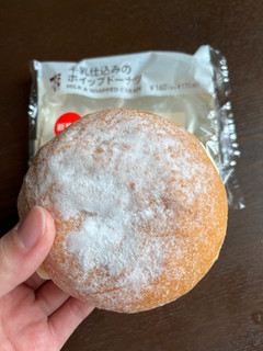 「セブン-イレブン 牛乳仕込みのホイップドーナツ」のクチコミ画像 by chan-manaさん