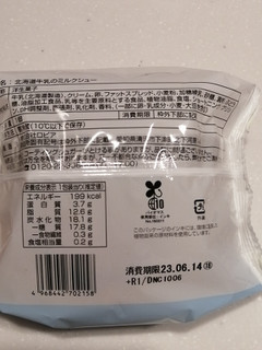 「ファミリーマート ファミマスイーツ 北海道牛乳のミルクシュー 袋1個」のクチコミ画像 by とくめぐさん