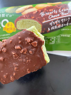 「ロッテ ZEROビスケットクランチチョコバー 香る焙煎抹茶 袋75ml」のクチコミ画像 by みんとみんとさん