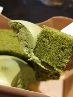 「ローソン Uchi Cafe’ × 森半 お抹茶バウムケーキ」のクチコミ画像 by とくめぐさん