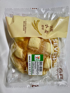 「セブン-イレブン 国産小麦使用ふんわりメロンパン」のクチコミ画像 by もんペチさん
