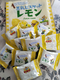 「カルディ 豆乳ビスケット レモンクリーム 袋10枚」のクチコミ画像 by コマメのグルメさん