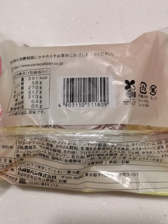 「ローソン Uchi Cafe’ バスチー クリームのせ」のクチコミ画像 by とくめぐさん