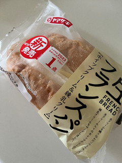 「ヤマザキ 生フランスパン ホイップクリーム＆練乳クリーム 袋1個」のクチコミ画像 by chan-manaさん