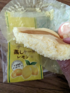 「ヤマザキ 北海道チーズ蒸しケーキ レモン味 袋1個」のクチコミ画像 by ゅぃぽんさん