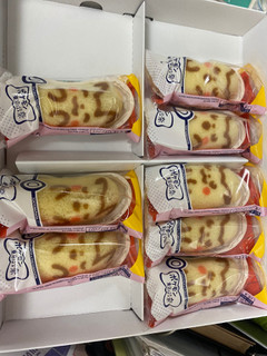 「東京ばな奈 ピカチュウ東京ばな奈「見ぃつけたっ」 バナナのみ風 袋2個」のクチコミ画像 by gologoloさん