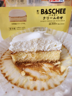 「ローソン Uchi Cafe’ バスチー クリームのせ」のクチコミ画像 by ろくぴさん