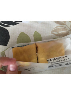 「ローソン Uchi Cafe’ もっちりクレープ 生チョコ＆チョコチップ」のクチコミ画像 by みもとさん