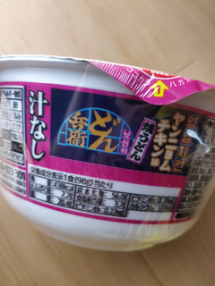 「日清食品 日清のどん兵衛 韓国風甘辛ヤンニョムチキン味焼うどん 98g」のクチコミ画像 by NeOさん