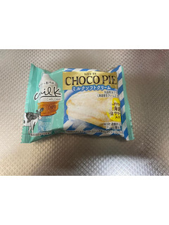 「ロッテ チョコパイ ミルクソフトクリーム 袋1個」のクチコミ画像 by れっどぷらむさん