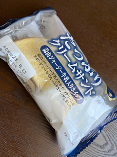 「ヤマザキ たっぷりクリームサンド 蒜山ジャージー牛乳入りホイップ 袋1個」のクチコミ画像 by chan-manaさん