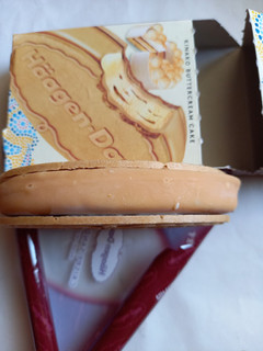 「ハーゲンダッツ クリスピーサンド きなこのバタークリームケーキ 箱60ml」のクチコミ画像 by めたろうさん