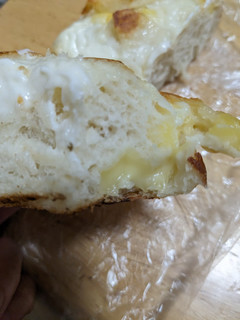 「ハートブレッドアンティーク のび～るとろりんチーズフランス 一個」のクチコミ画像 by ゅぃぽんさん