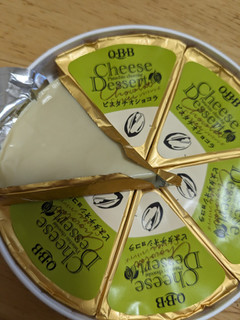 「Q・B・B チーズデザート ピスタチオショコラ 90g」のクチコミ画像 by ゅぃぽんさん