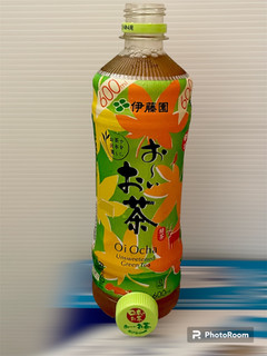 「伊藤園 お～いお茶 緑茶 日本の秋は美しいパッケージ ペット600ml」のクチコミ画像 by ビールが一番さん