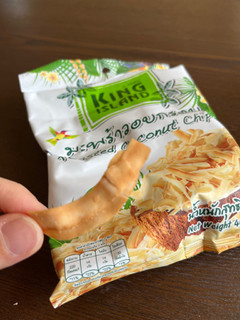 「神戸物産 業務スーパー KINGISLAND ローストココナッツチップ 袋40g」のクチコミ画像 by chan-manaさん