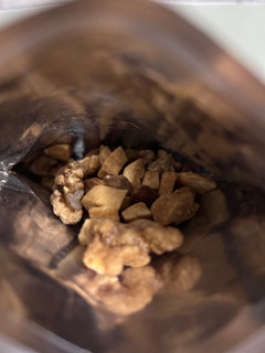 「ローソン くるみとココナッツのキャラメリゼ 素焼きアーモンド入り」のクチコミ画像 by ドライマンさん