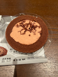「ローソン Uchi Cafe’ プレミアムロールケーキ 濃厚ショコラ 1個」のクチコミ画像 by chan-manaさん
