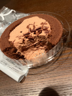 「ローソン Uchi Cafe’ プレミアムロールケーキ 濃厚ショコラ 1個」のクチコミ画像 by chan-manaさん