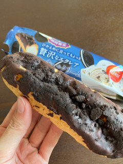 「オランジェ ひかえめに言ってちょっと贅沢なエクレア・クッキー＆クリーム 袋1個」のクチコミ画像 by chan-manaさん