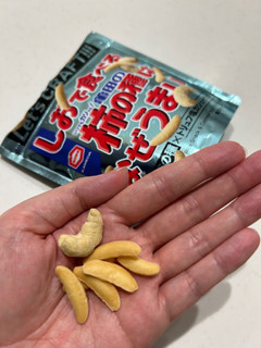 「亀田製菓 しおで食べる亀田の柿の種はなぜうまい 袋35g」のクチコミ画像 by NAOYさん
