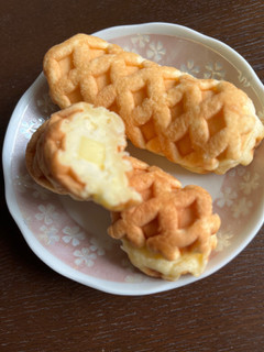 「コープ ミニワッフルドック チーズ 袋6本」のクチコミ画像 by chan-manaさん